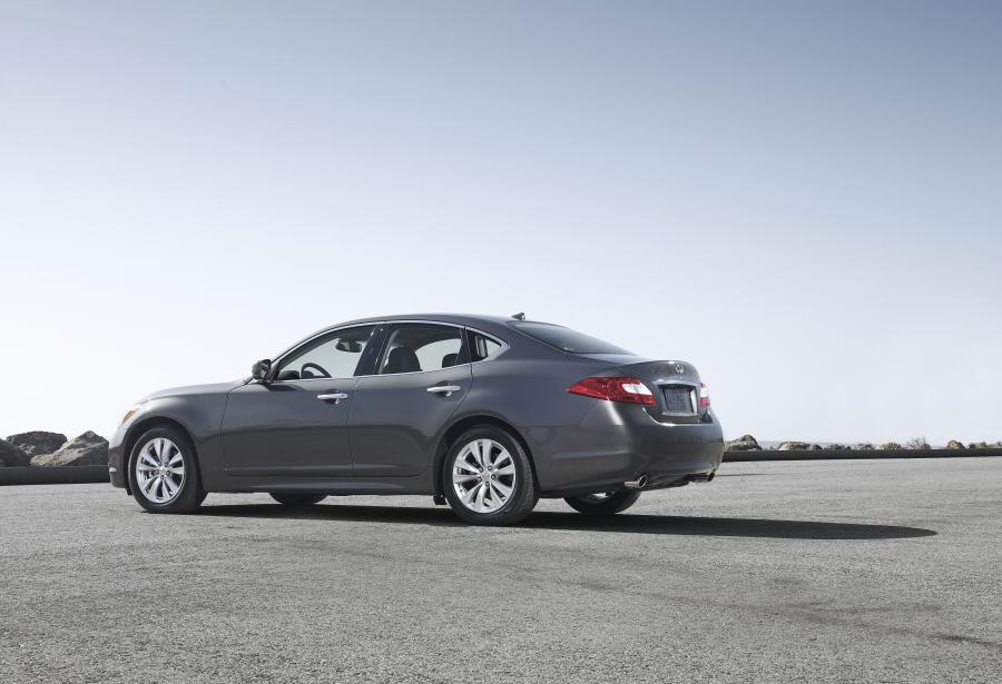  Infiniti M56 2010 года  (фото 23 из 34)